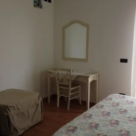 Affittacamere Battistoli * Costermano